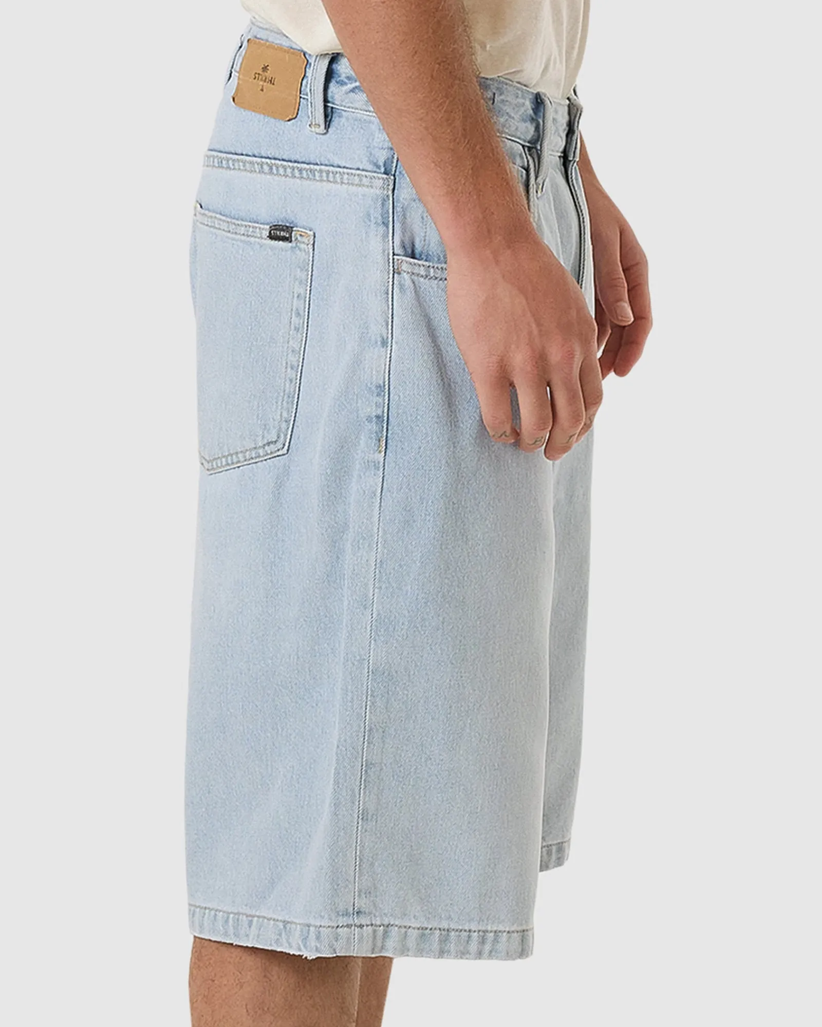 BIG SLACKER DENIM SHORT