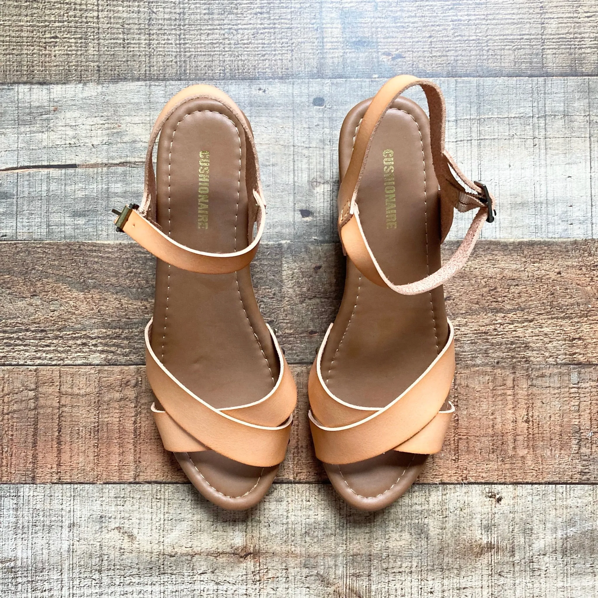 Cushionaire Faux Wood Leather Strap Heeled Sandals- Size 8.5 (LIKE NEW)