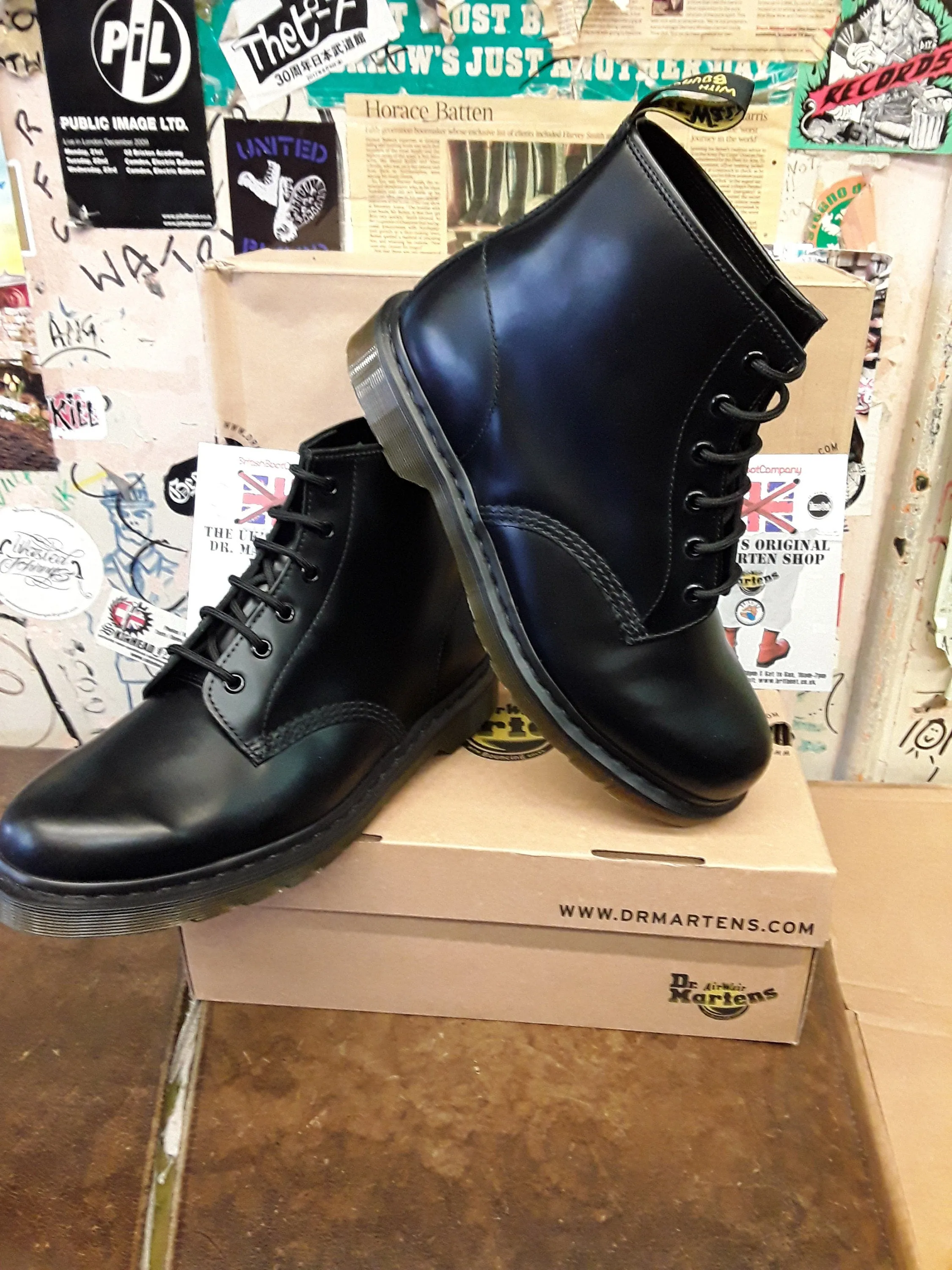 Dr Martens 101 Black 6 Hole size 11