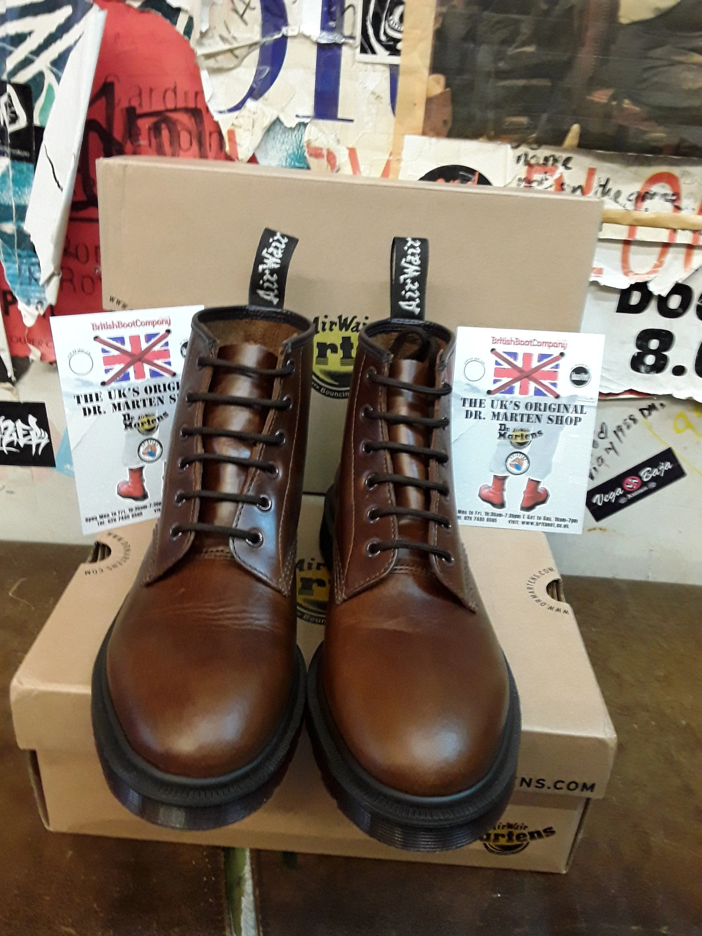 Dr Martens 101 Tan Leather 6 Hole  size 6.5