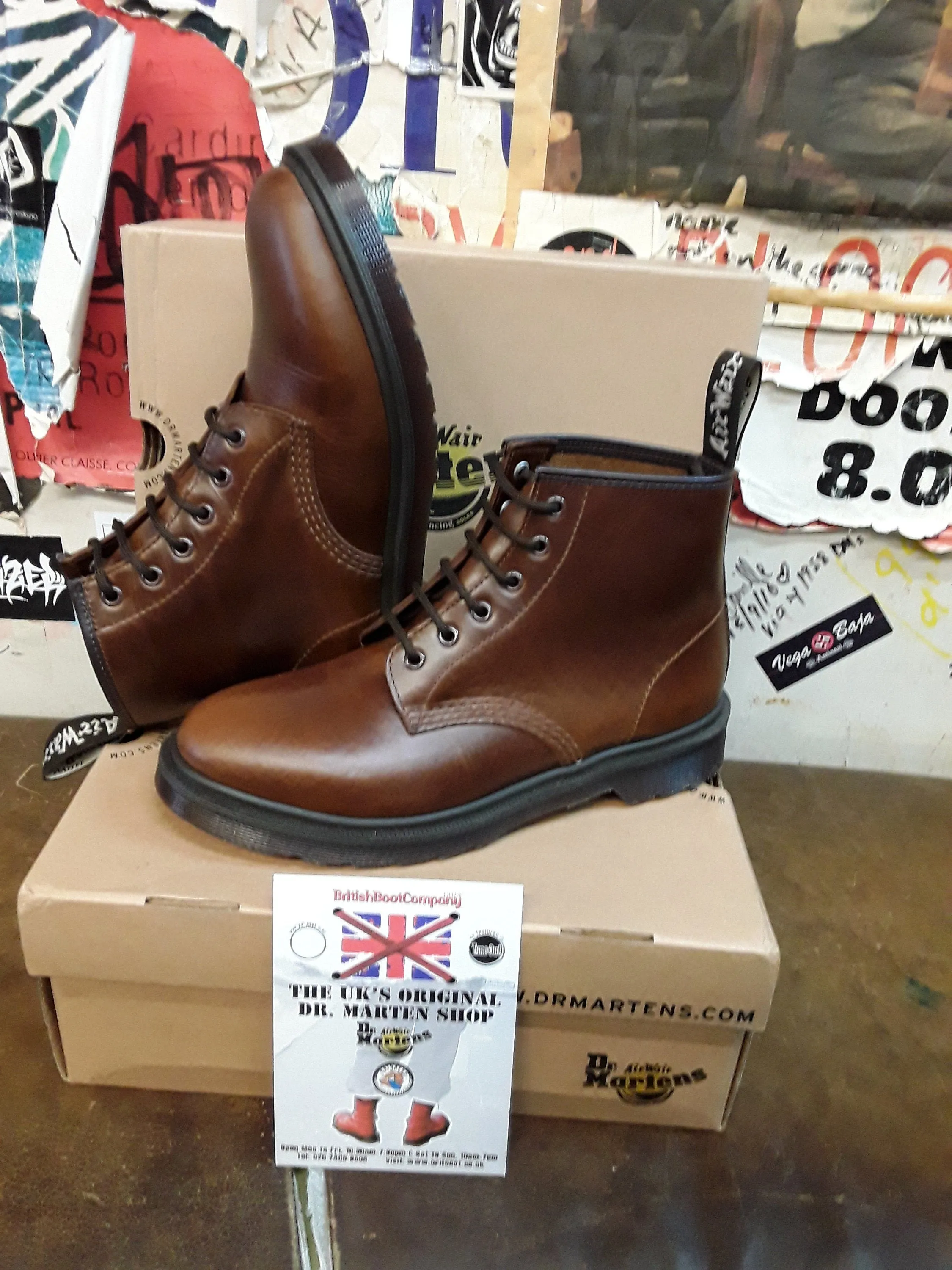 Dr Martens 101 Tan Leather 6 Hole  size 6.5