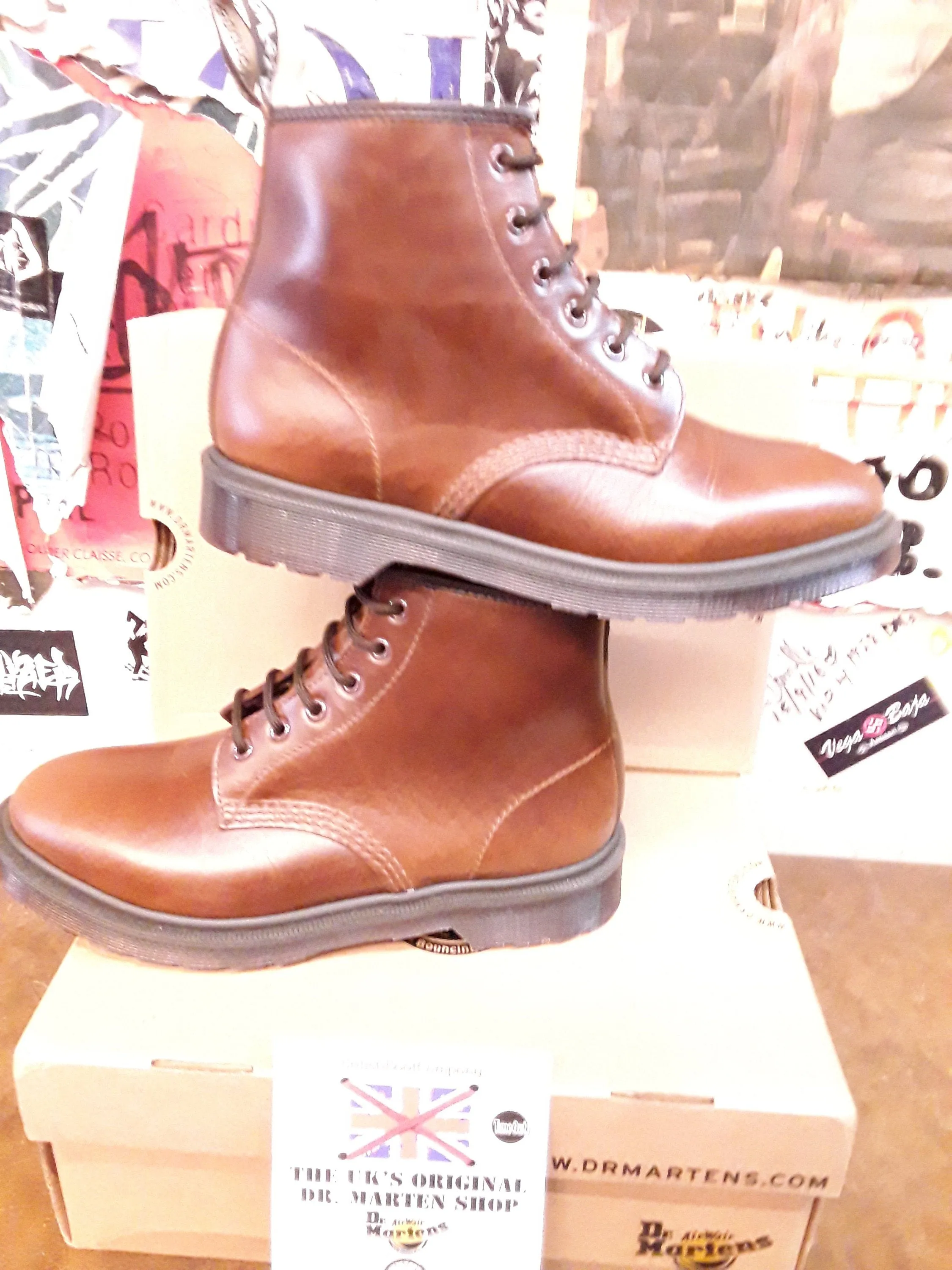 Dr Martens 101 Tan Leather 6 Hole  size 6.5