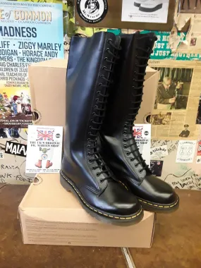 Dr Martens 1420 Black 20 hole size 7