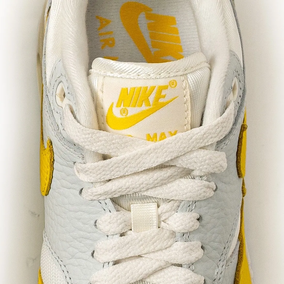 Nike Women Air Max 1 (photon dust / tour yellow-wolf grey-sail)