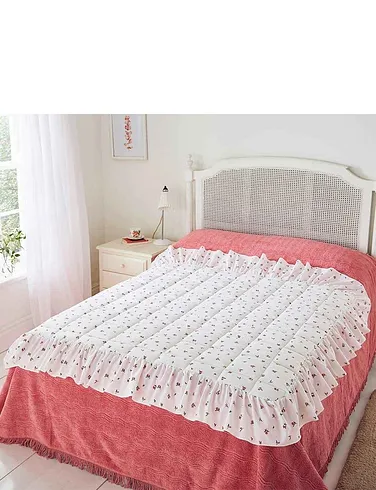 Rosebud Eiderdown Style Quilt