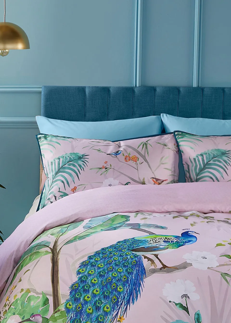 Soiree Peacock Jungle Sateen Pink Duvet Cover Set